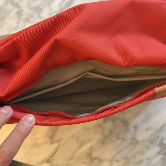 Bellroy Red sling Bag - Picture 5 of 6